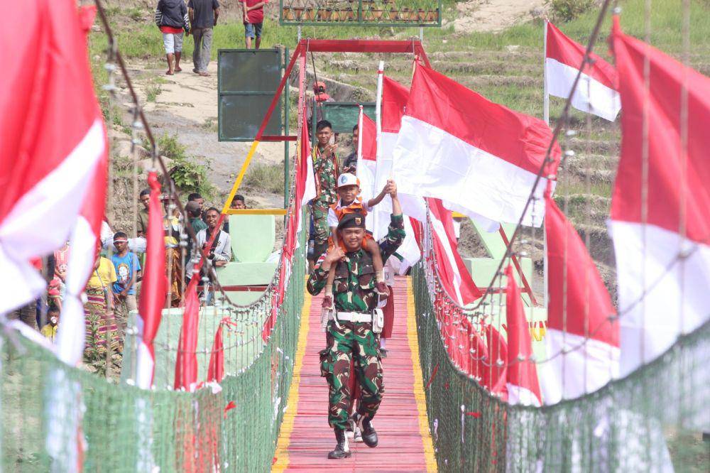 Jembatan yang dibangun oleh Satgas Pamtas RI-RDTL Sektor Barat Yonkav 6/Naga Karimata di NTT. (Dok.  Satgas Pamtas RI-RDTL)