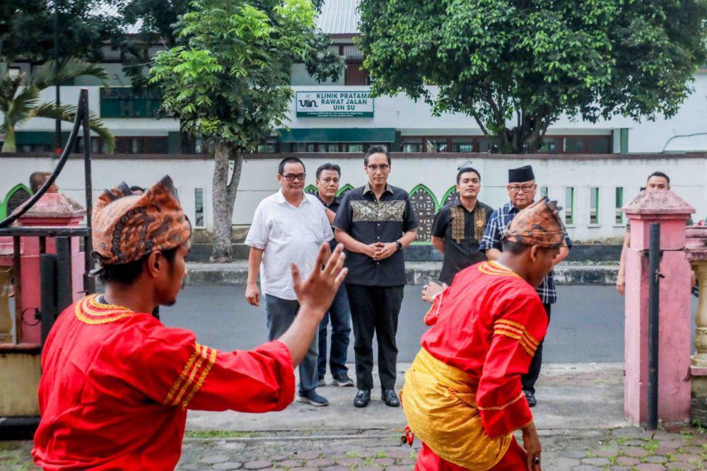 Silaturahmi Ke BM3 Medan, Rico Waas Disambut Silek Galombang