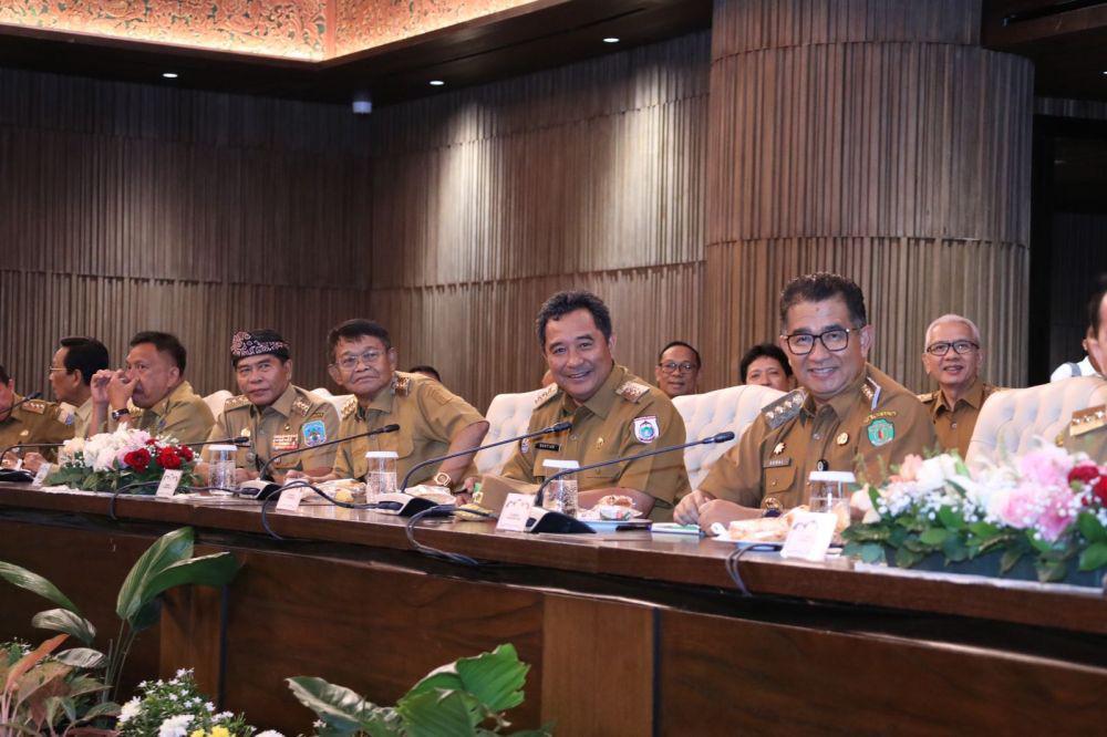 Pj Gubernur Sulawesi Barat (Sulbar), Bahtiar Baharuddin menghadiri rapat kerja gubernur se-Indonesia di Istana Ibu Kota Negara (IKN) Nusantara, Kalimantan Timur, Selasa (13/8/2024)/Istimewa