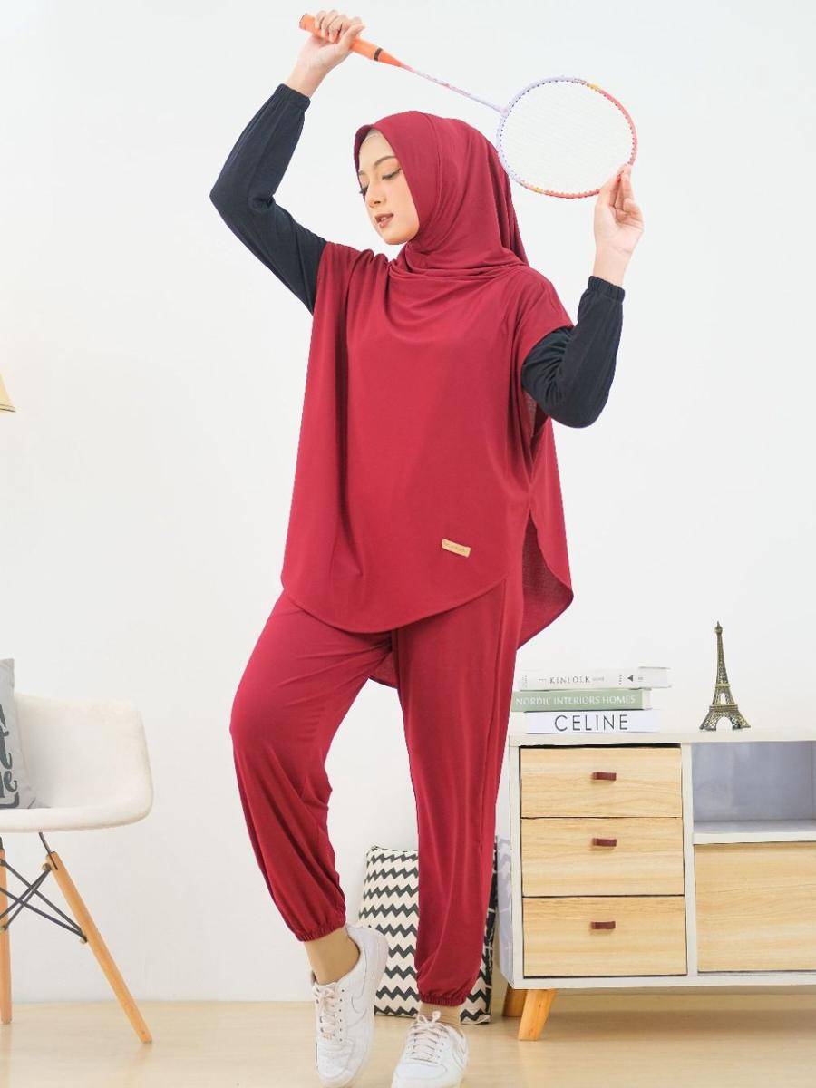 baju olahraga merah putih (shopee.co.id/Helairindu Hijab OfficialStore)