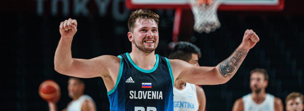 Luka Doncic membela Slovenia di Olimpiade 2020. (fiba.basketball)