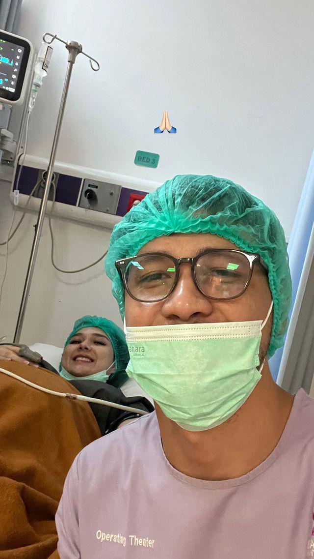 potret istri Zarry Hendrik melahirkan (instagram.com/nafaspertama)