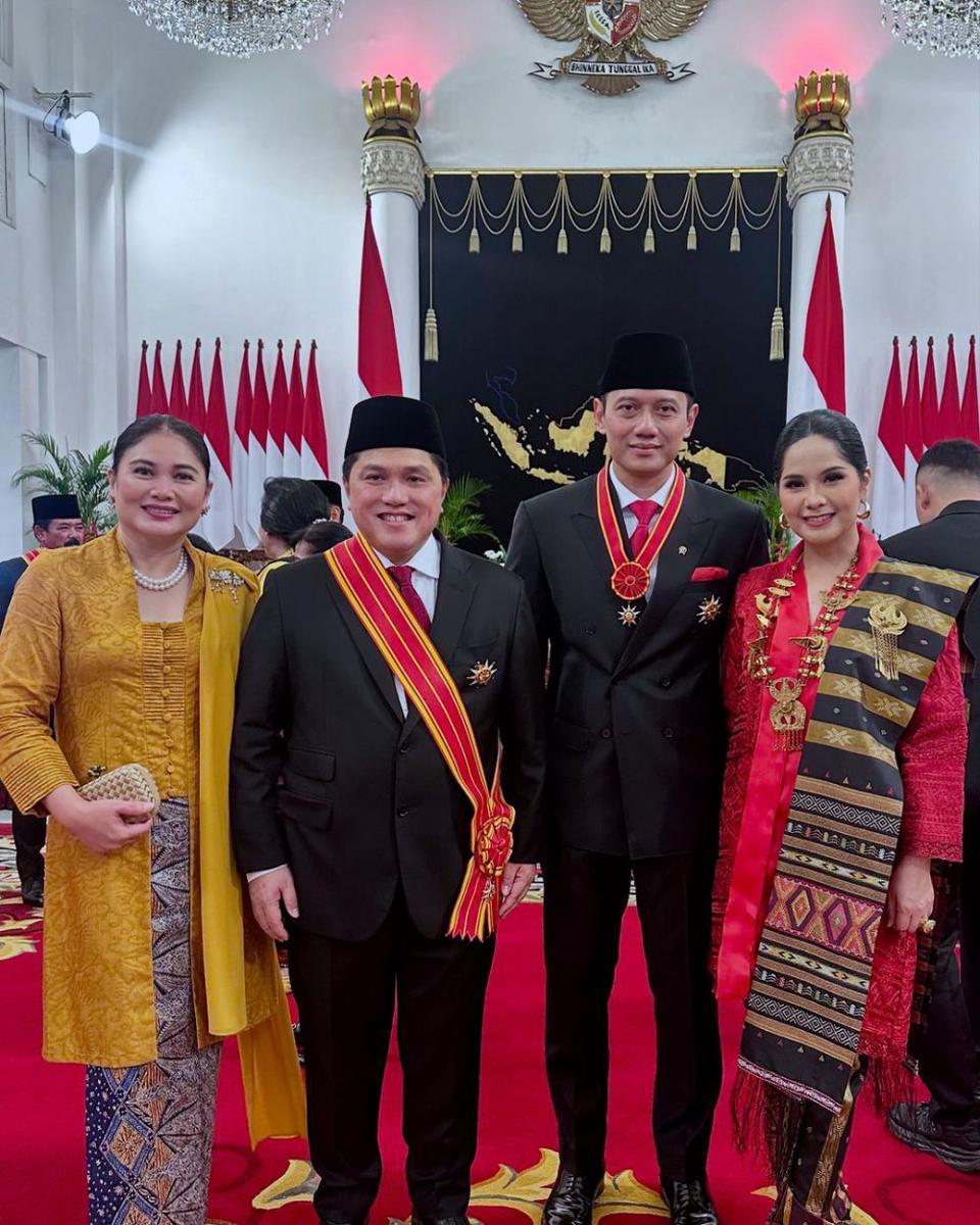 Annisa Pohan dampingi AHY terima penghargaan dari Presiden (instagram.com/annisayudhoyono)