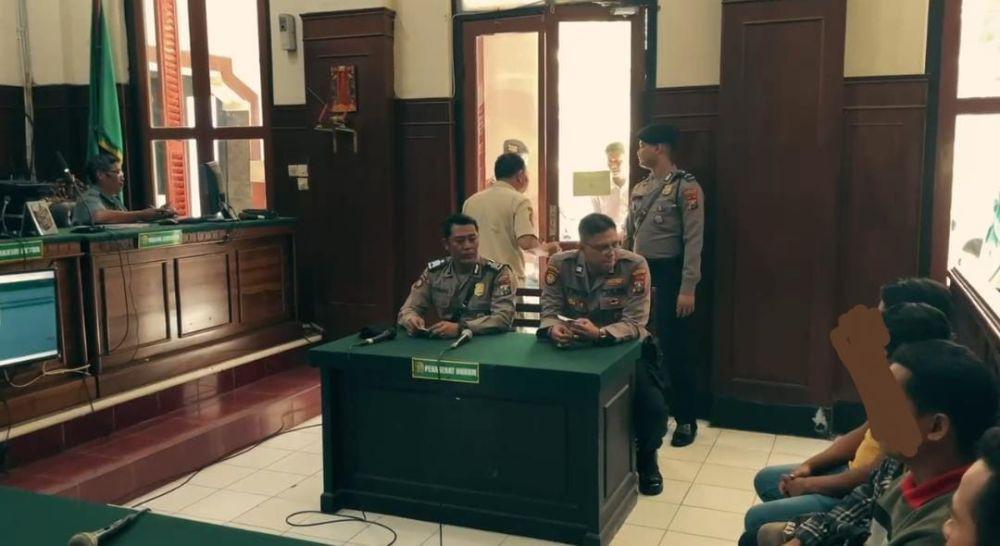 8 Pesilat Surabaya Konvoi Siang Bolong Jalani Sidang Tipiring