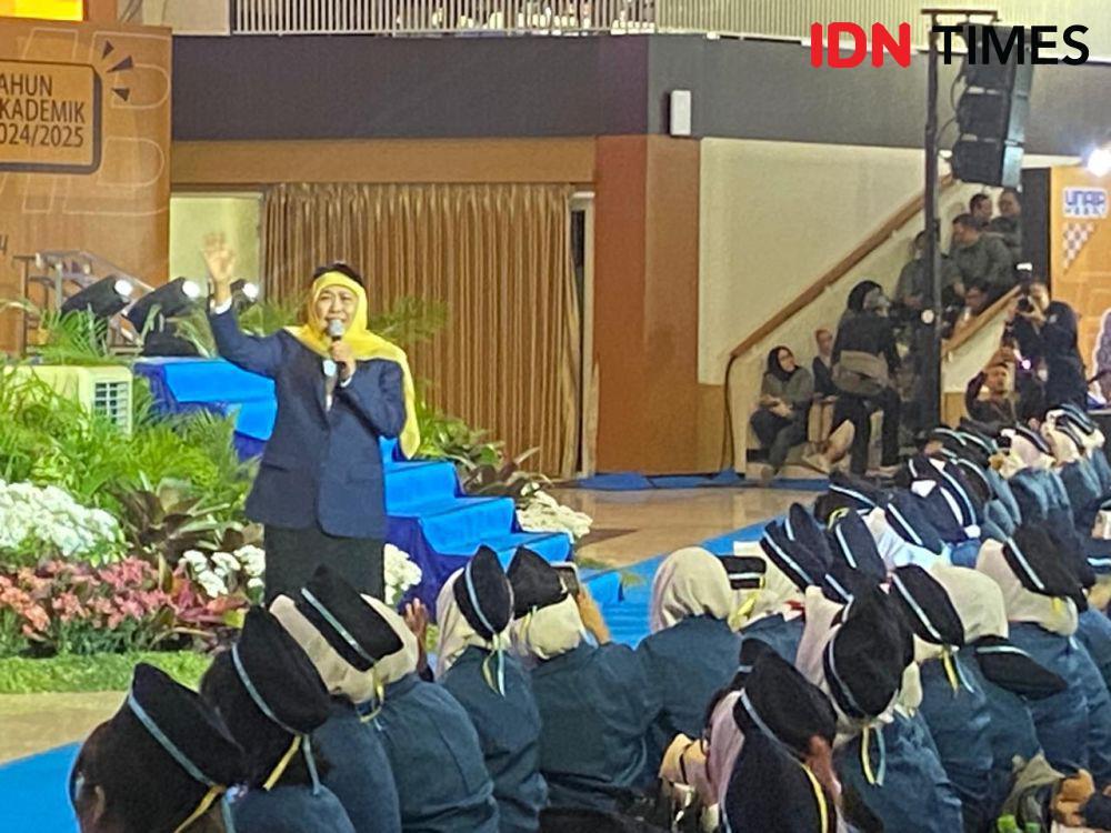 Pesan Khofifah di Depan Maba Unair: Jadi Pemimpin Mau Beradaptasi