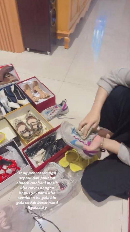 barang peninggalan Vanessa Angel (Instagram.com/dewizuhriati)