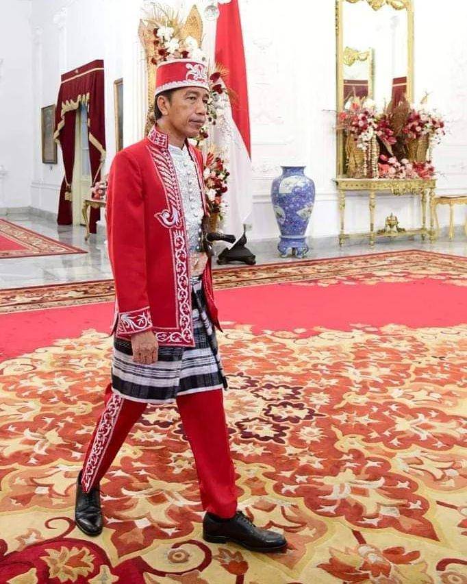 Presiden Joko Widodo mengenakan baju adat kesultanan Buton, Sulawesi Tenggara (instagram.com/indonesia.pusaka)