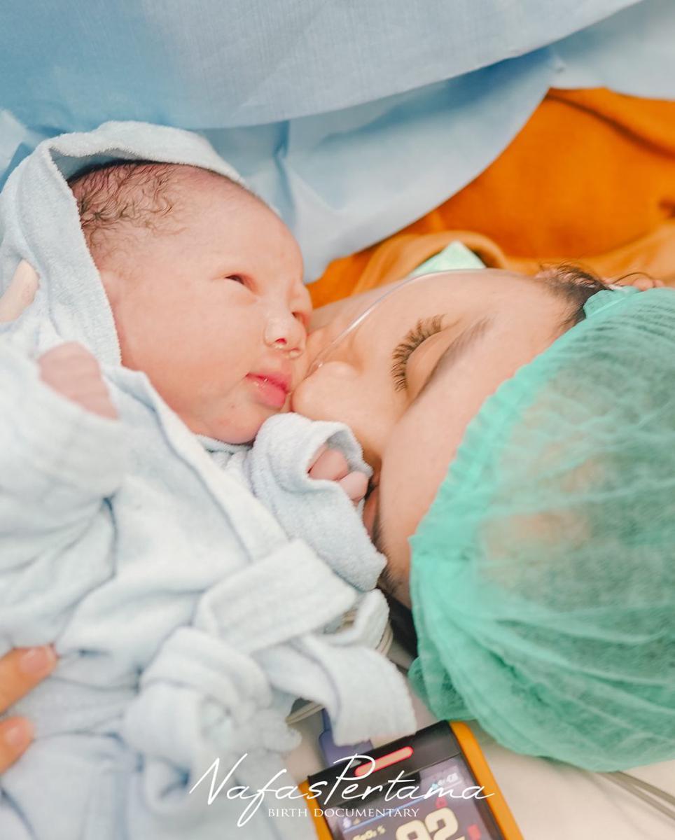 potret istri Zarry Hendrik melahirkan (instagram.com/nafaspertama)