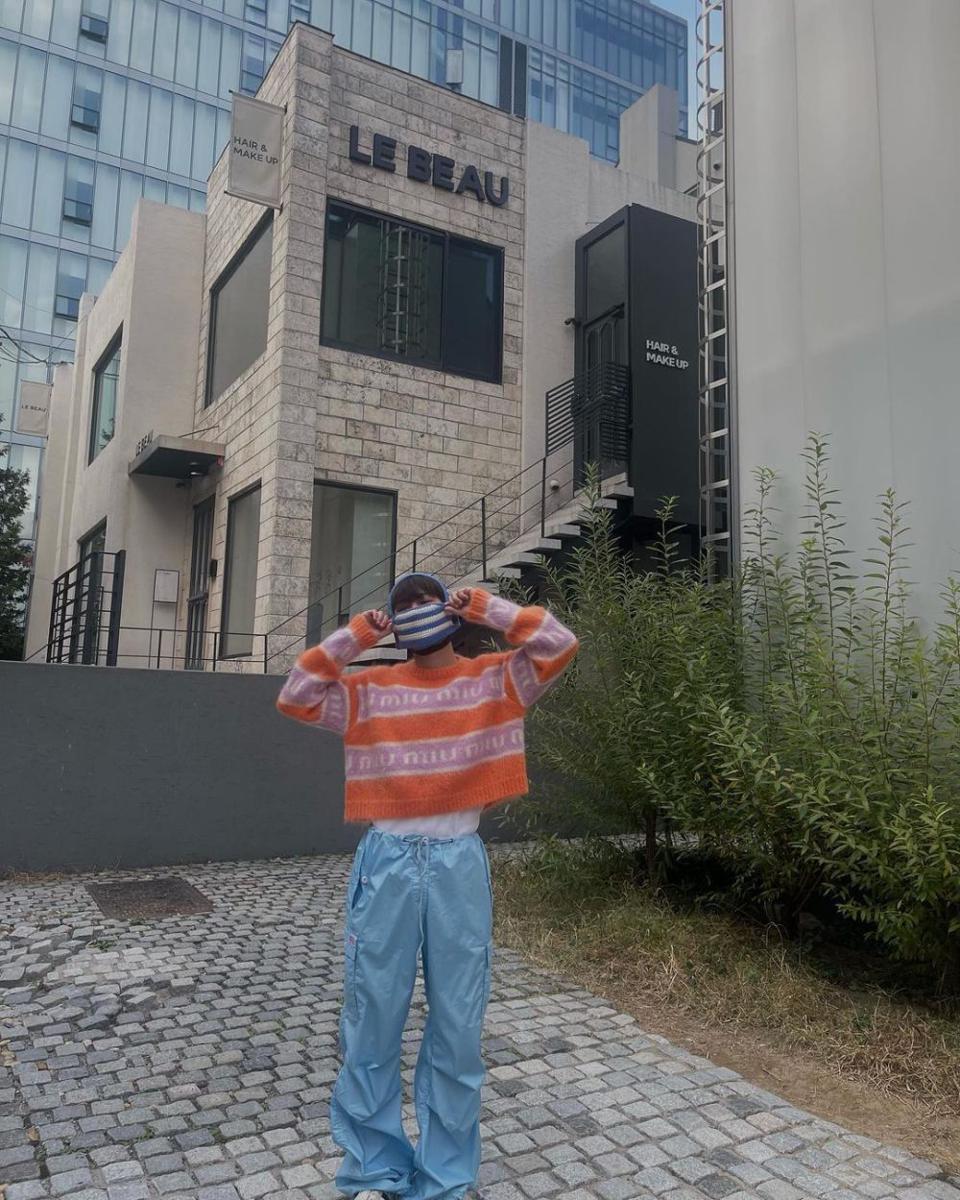 outfit soft boy ala Gun Atthaphan (instagram.com/gun_atthaphan)