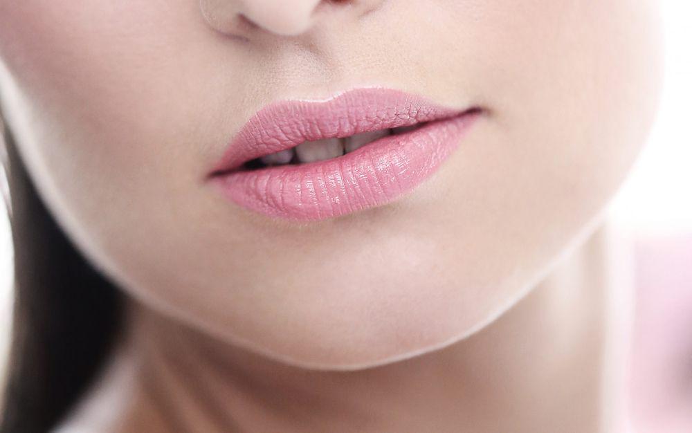 5 Tips Mengencangkan Bibir secara Alami, Bikin Sehat dan Plumpy!