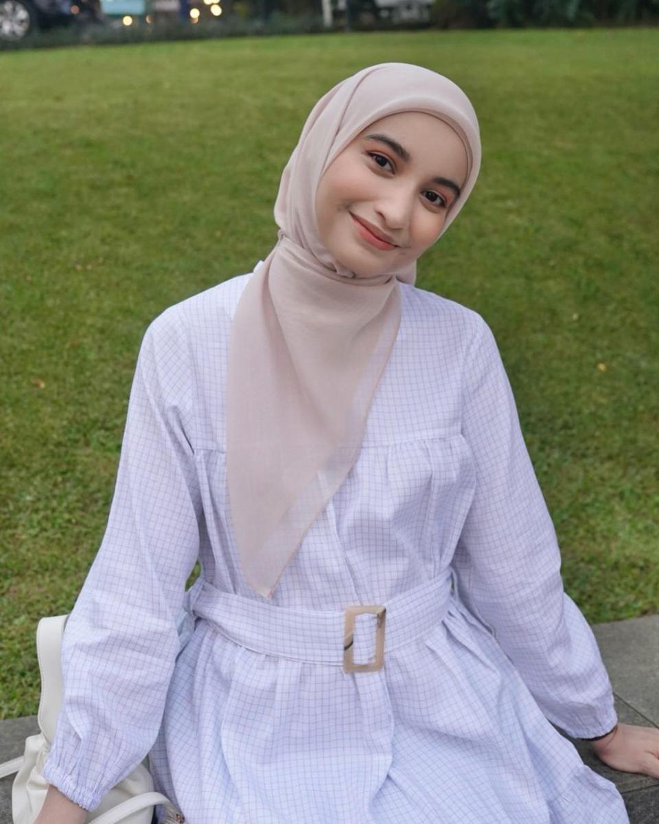 makeup natural ala Cut Intan Nabila (instagram.com/cut.intannabila)