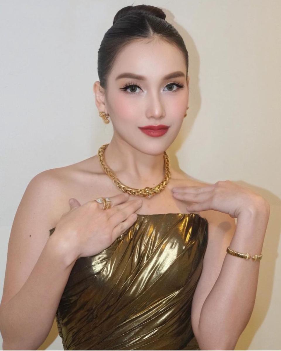 makeup kondangan ala Ayu Ting Ting (instagram.com/ayutingting92)