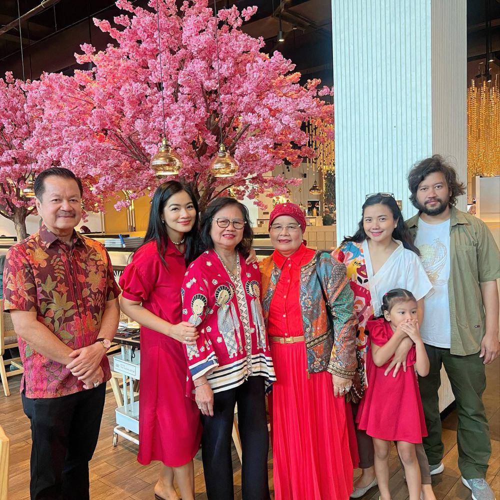ulang tahun ibunda Titi Kamal (Instagram.com/titi_kamall)