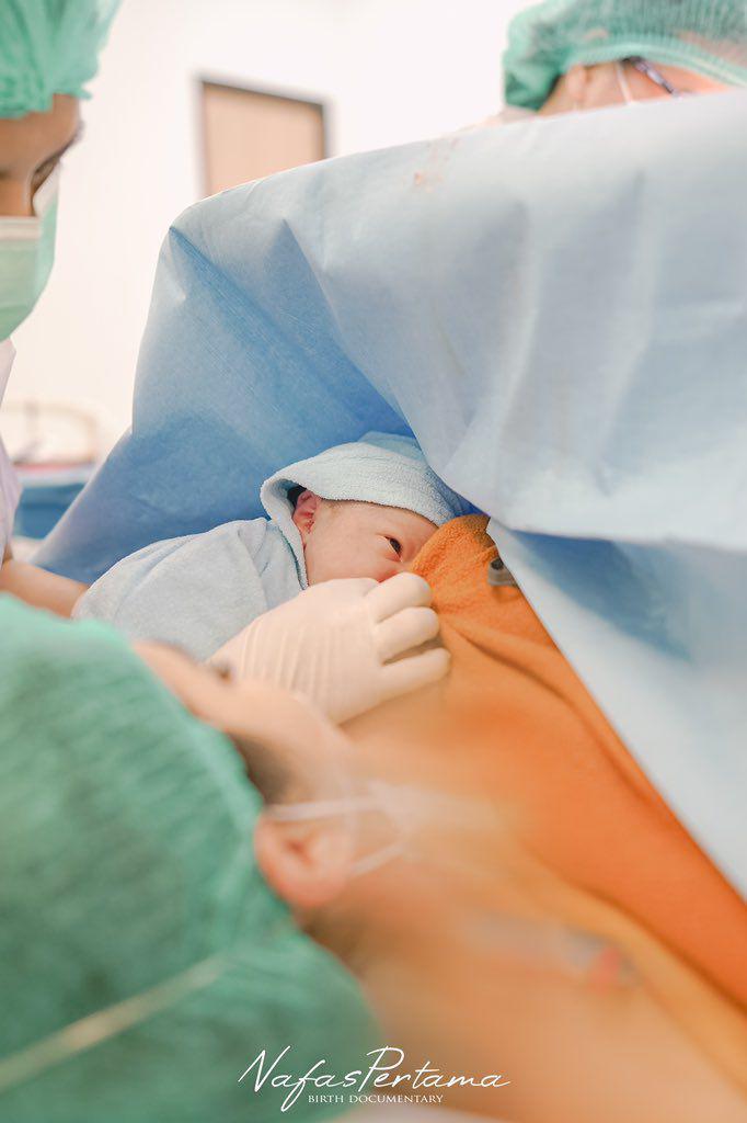 potret istri Zarry Hendrik melahirkan (instagram.com/nafaspertama)