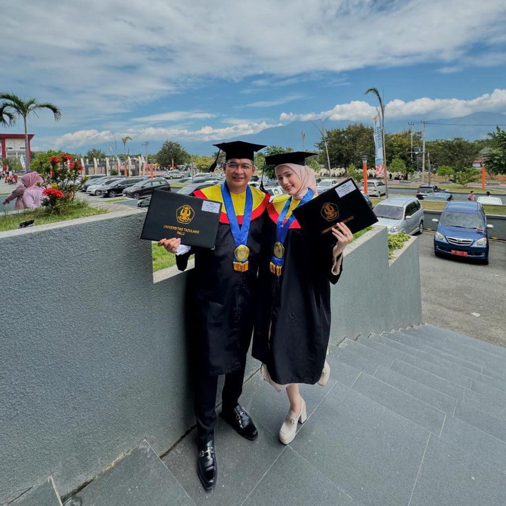 Pasha Ungu dan Adelia wisuda (Instagram.com/pashaungu_vm)