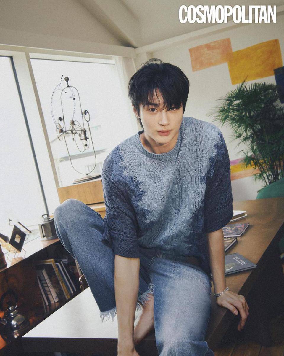 OOTD knitwear ala Byeon Woo Seok (instagram.com/byeonwooseok)