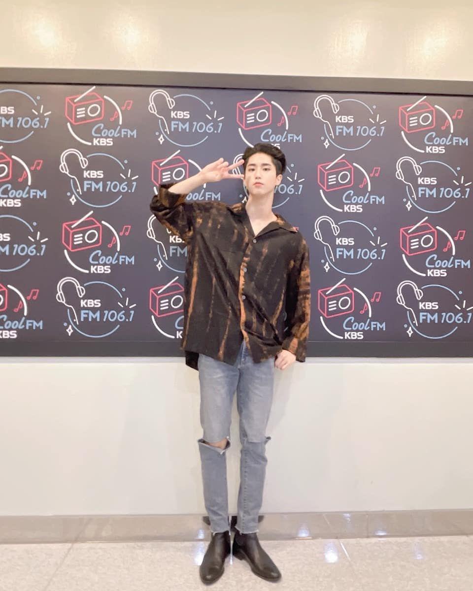casual teen style ala HAN Stray Kids (instagram.com/realstraykids)