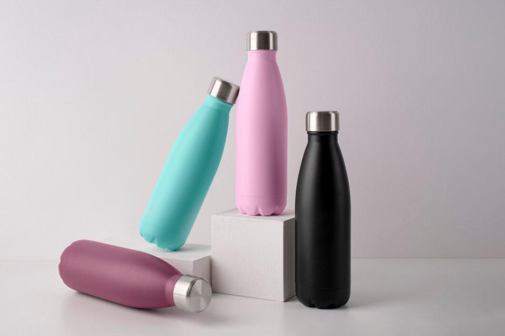 ilustrasi tumbler atau botol minum (freepik.com/freepik)