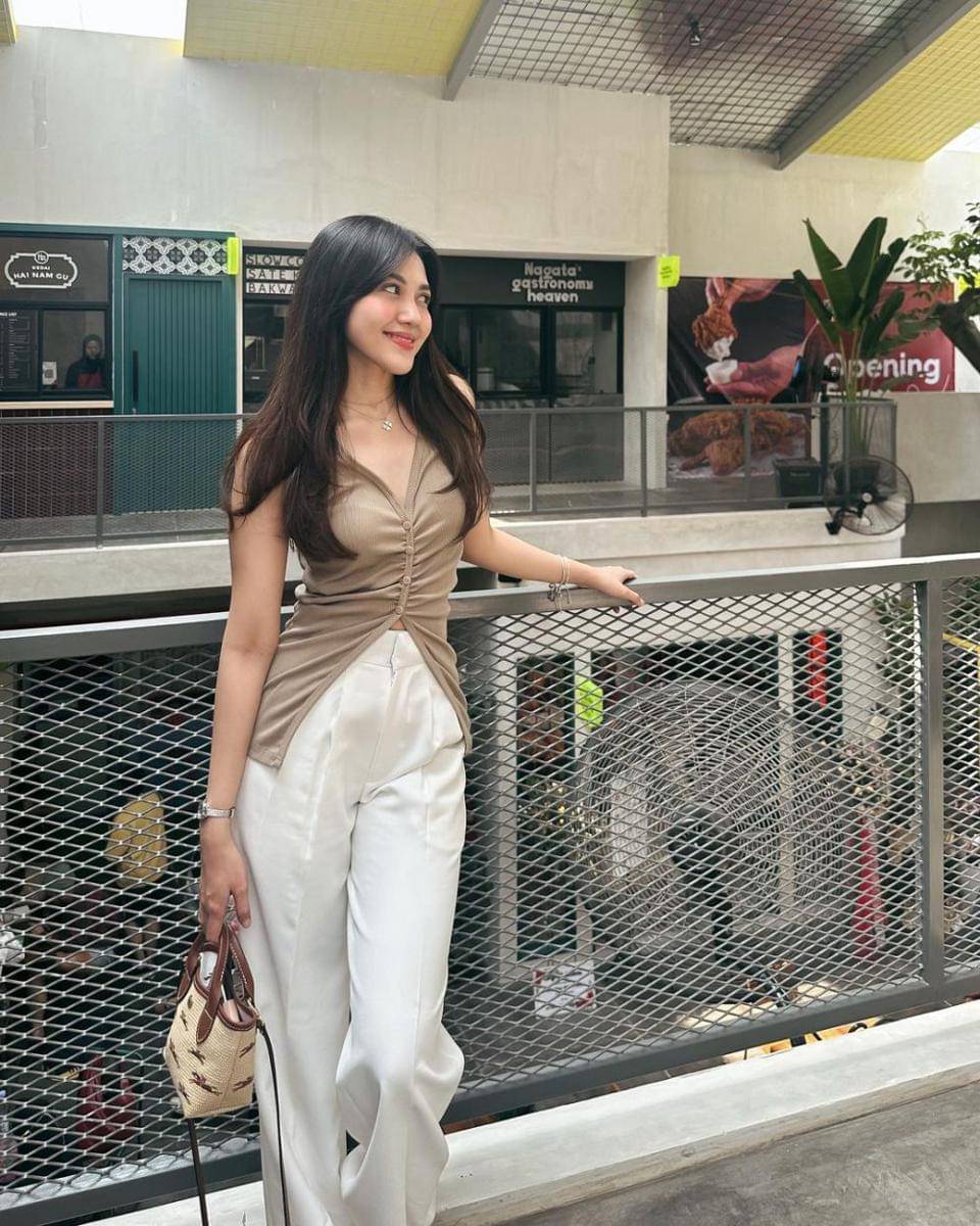 outfit Shasa Zhania (instagram.com/shazhaniaa)