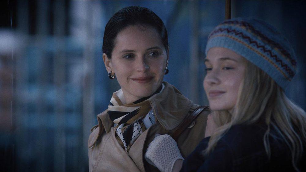 Felicity Jones dan Cailee Spaeny dalam film On the Basis of Sex. (dok. Focus Features/On the Basis of Sex)