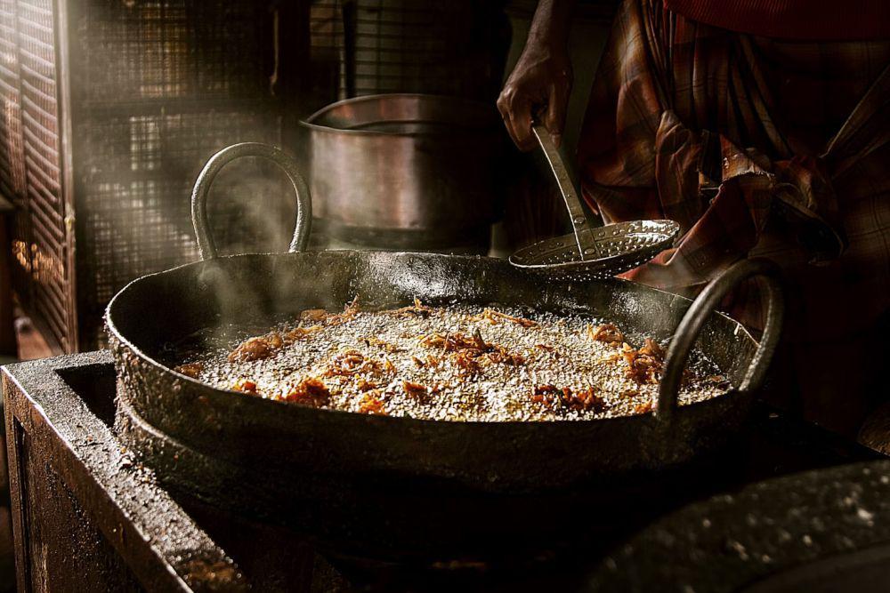 ilustrasi menggoreng bawang (unsplash.com/Rani George)