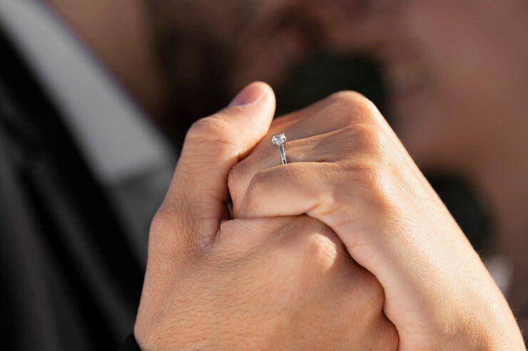ilustrasi cincin tunangan (Freepik.com/ freepik)