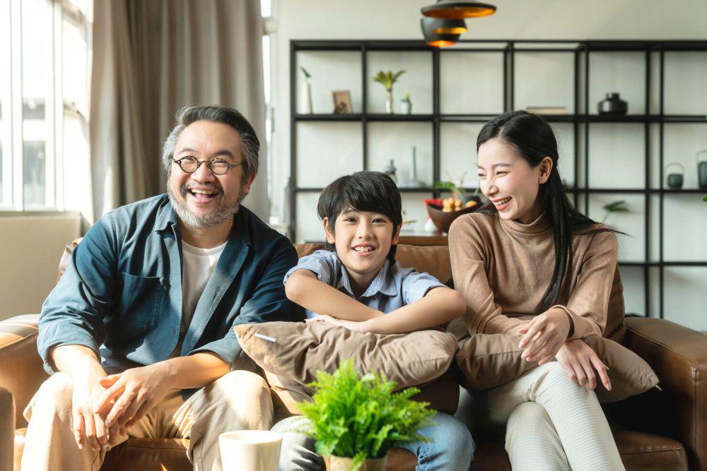 ilustrasi orang tua bersama anaknya (freepik.com/lifestylememory)