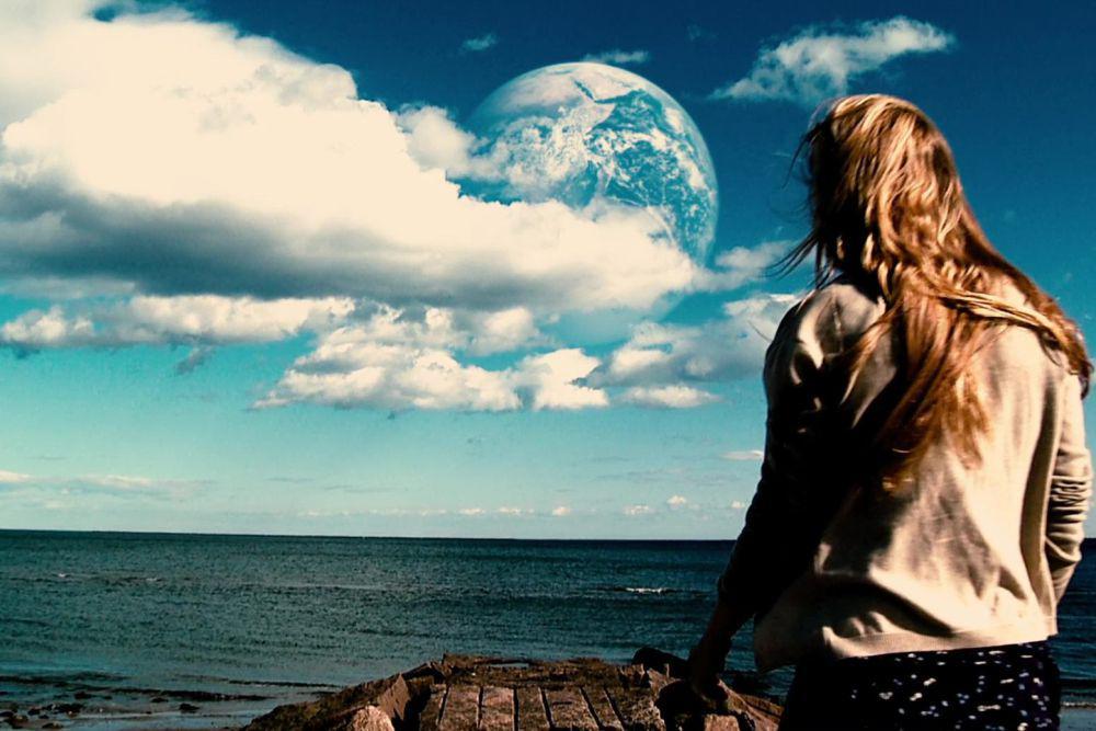 adegan dalam film Another Earth. (dok. Artists Public Domain/Another Earth)