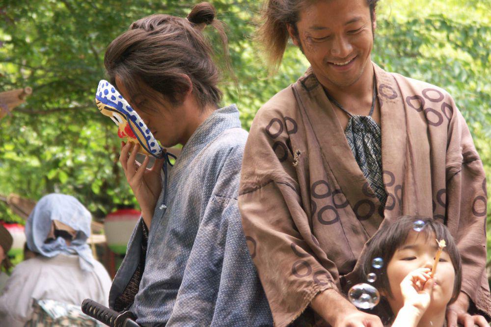 8 Film Dukacita yang Uplifting seperti Lagu Gala Bunga Matahari