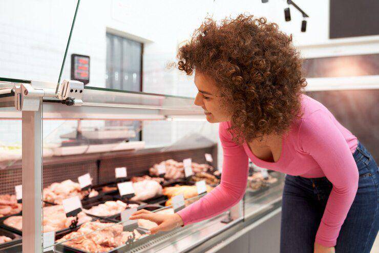 Ilustrasi belanja frozen food (freepik.com/serhii_bobyk)
