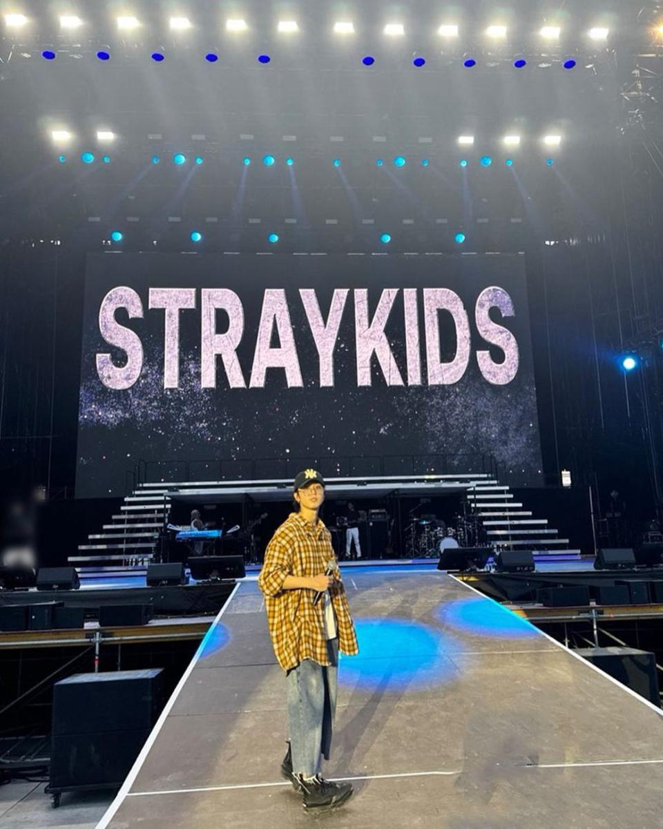 casual teen style ala HAN Stray Kids (instagram.com/_doolsetnet)