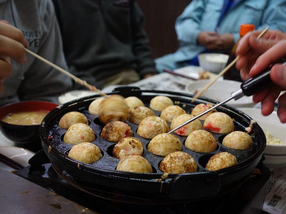 Ilustrasi proses membuat takoyaki. (pixabay.com/kojikamei)