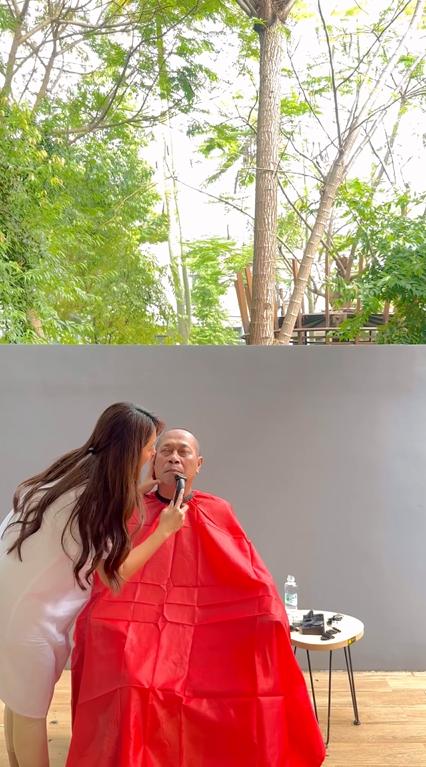 Dinda Kirana potong rambut ayah. (instagram.com/dindakirana.s)
