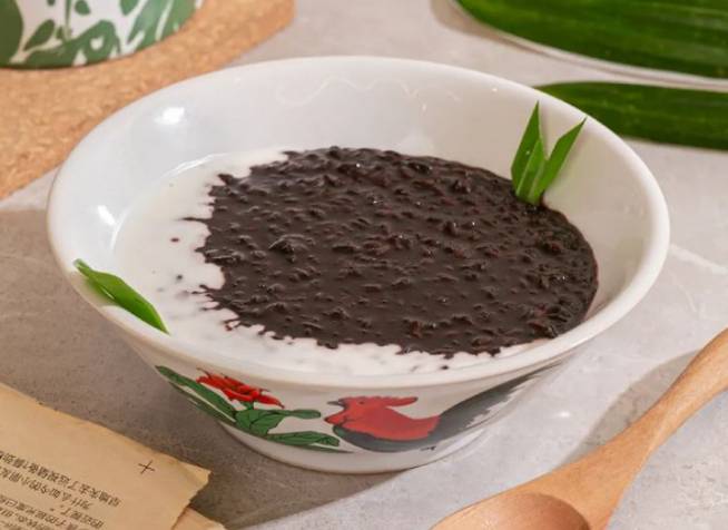 ilustrasi bubur ketan hitam (instagram.com/unclezkopitiam)