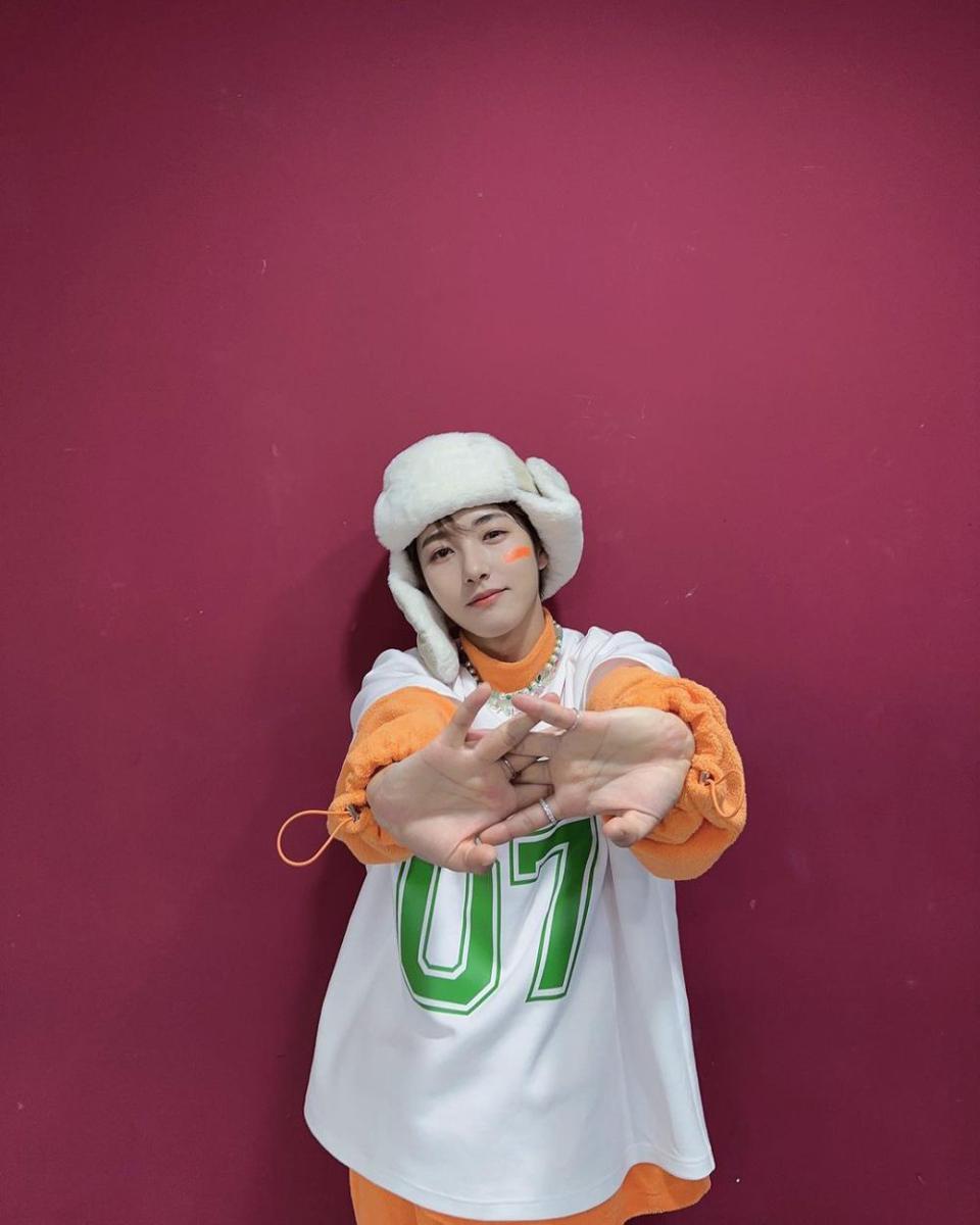 outfit cowok kue ala Renjun NCT (instagram.com/@yellow_3to3)