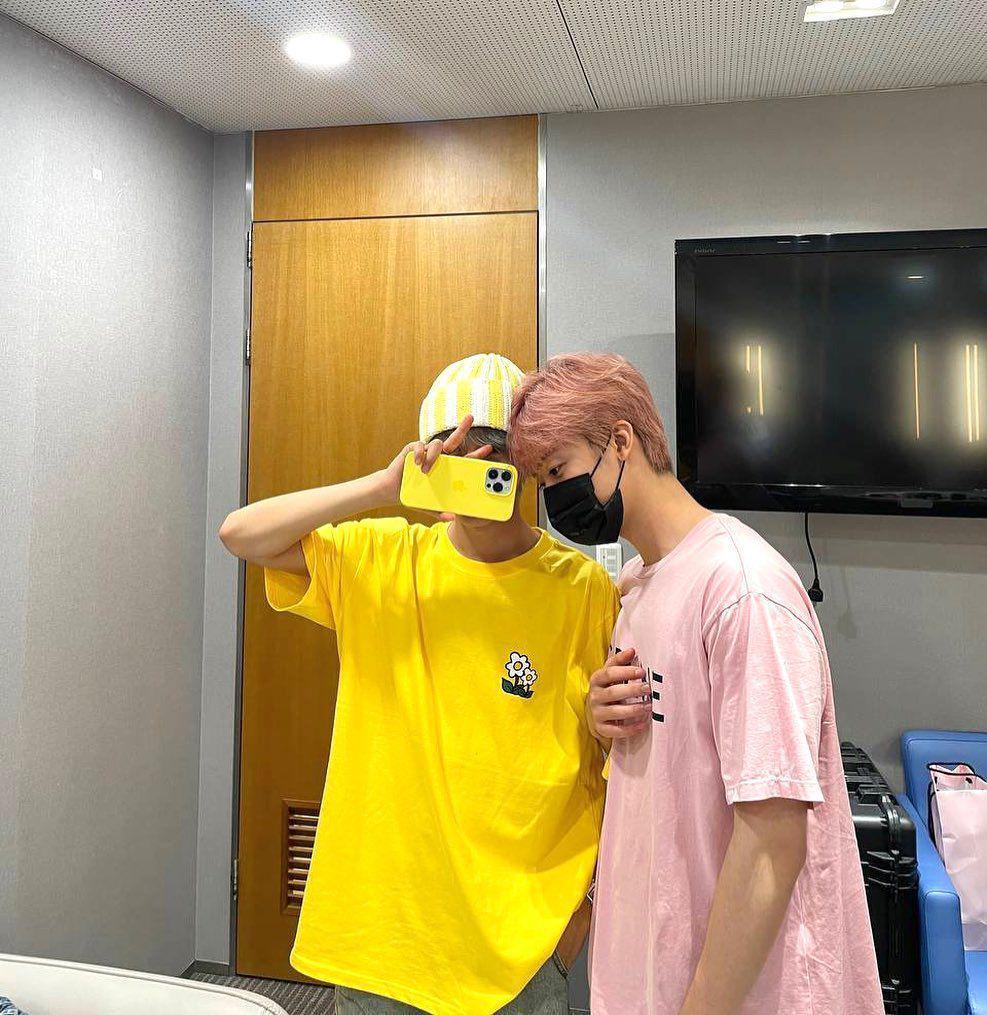 outfit cowok kue ala Renjun NCT (instagram.com/@yellow_3to3)