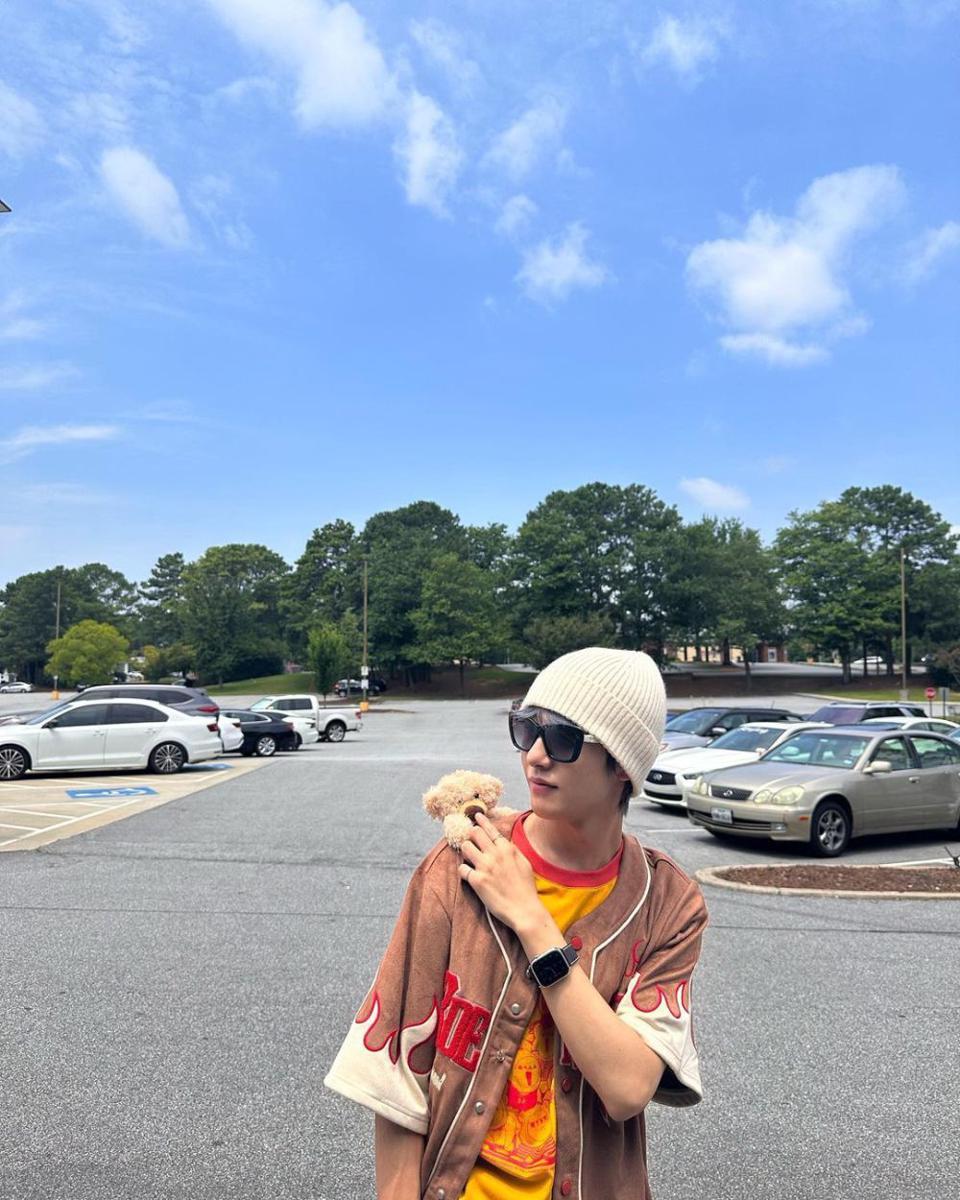 outfit cowok kue ala Renjun NCT (instagram.com/@yellow_3to3)