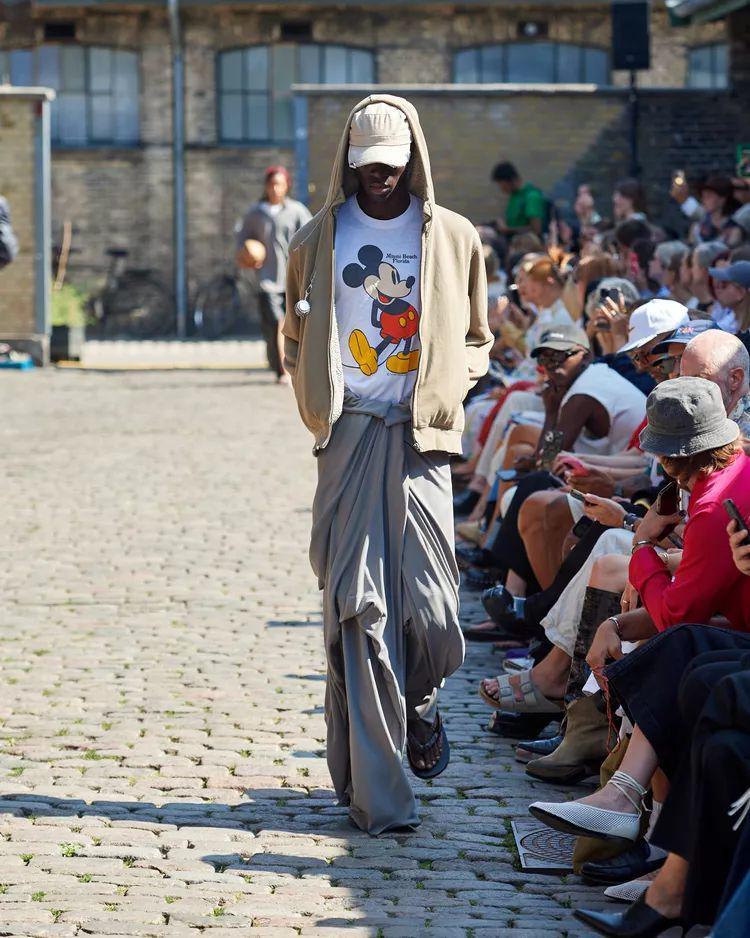 Deadwood S/S '25 di Copenhagen Fashion Week 2024 (dok. Copenhagen Fashion Week)