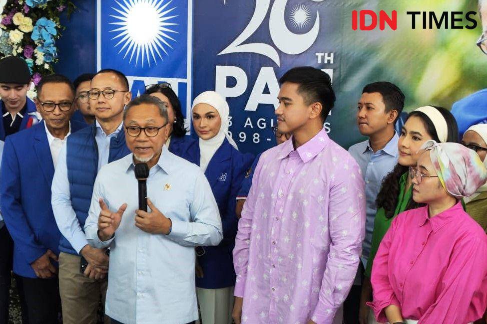 Ketua Umum PSI, Kaesang Pangarep bertemu dengan Ketua Umum PAN, Zulkifli Hasan di Kantor DPP PAN, Jakarta Selatan, Rabu (14/8/2024) (IDN Times/Yosafat Diva Bayu Wisesa)