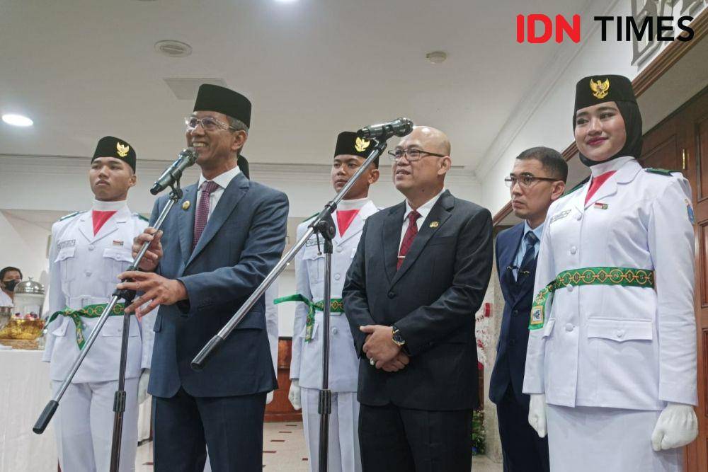 Penjabat (PJ) Gubernur DKI Jakarta a Heru Budi Hartono usai mengukuhkan paskibraka di Balai Agung, Rabu (14/8/2024). (IDN Times/Dini Suciatiningrum)