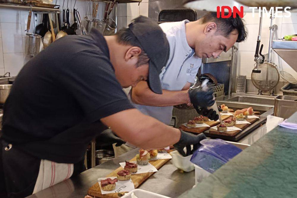 Ilustrasi chef di Milano Restoran di Kuta Utara (IDN Times/Ayu Afria)