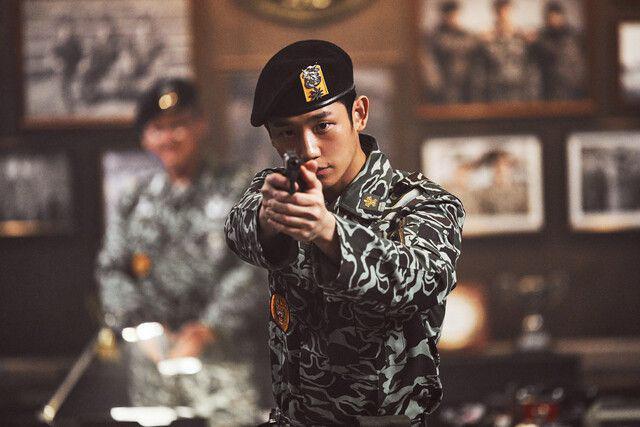 cuplikan Jung Hae In di film 12.12: The Day (dok. Plus M Entertainment/12.12: The Day)