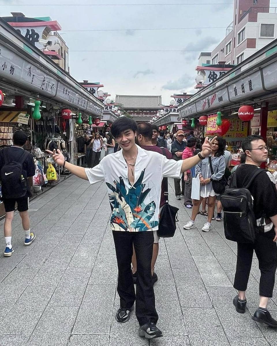 potret OOTD kemeja ala Ta Nannakun (instagram.com/ta_nannakun)