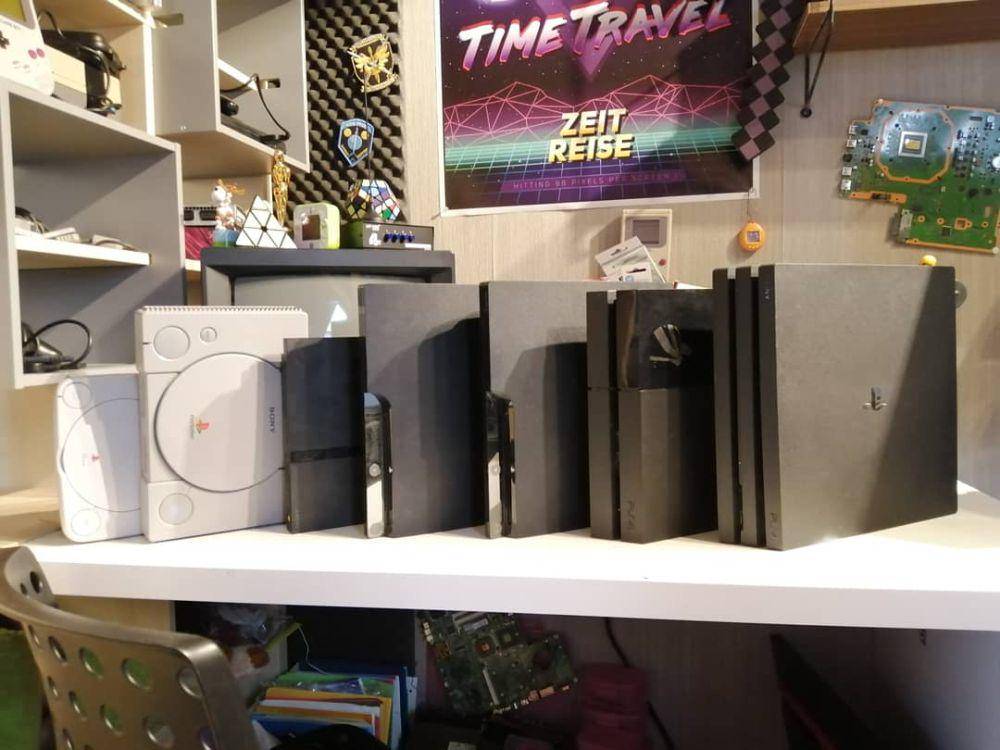 potret koleksi masif PlayStation (reddit.com/user/ItsJannik)