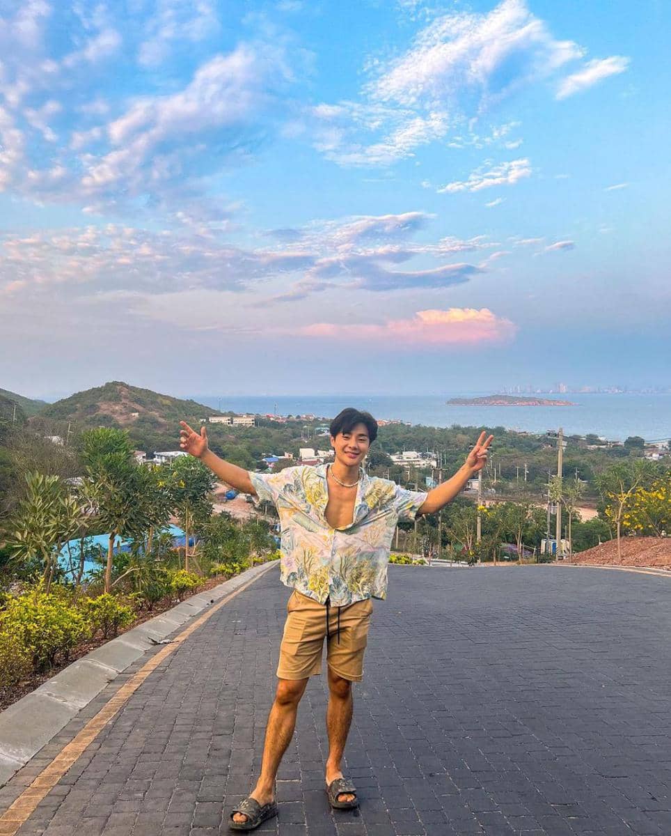potret OOTD kemeja ala Ta Nannakun (instagram.com/ta_nannakun)