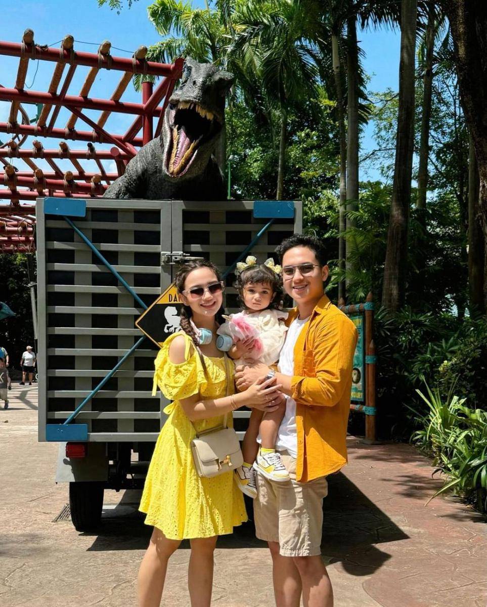 potret keluarga Nanda Arsyinta ke Singapura (instagram.com/nandaarsynt)