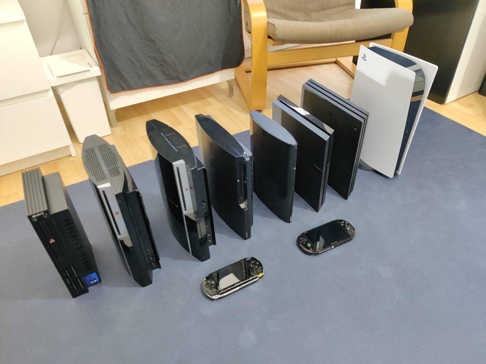 potret koleksi masif PlayStation (reddit.com/user/Delta_Echo64)
