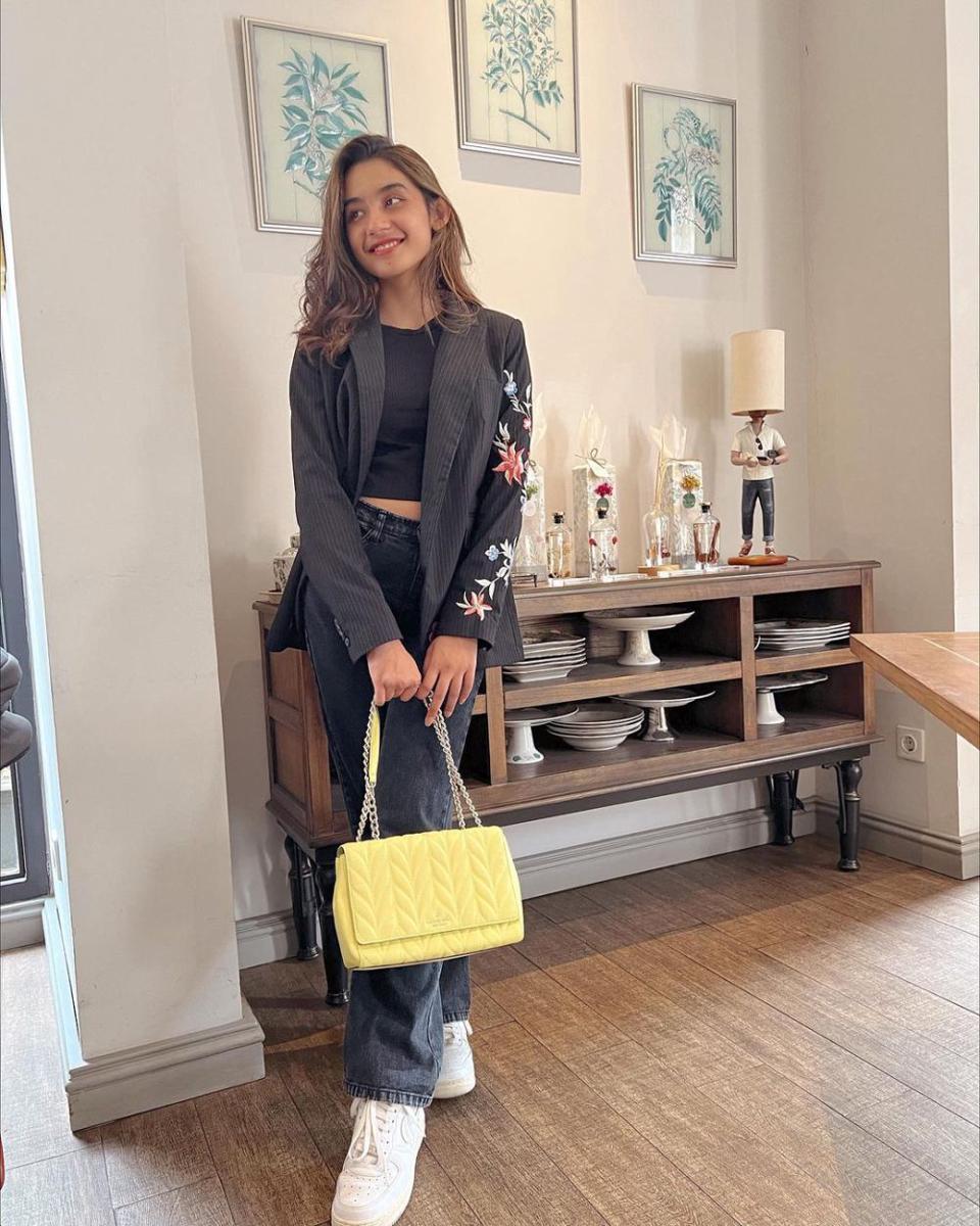 outfit Nabila Atmaja (instagram.com/nabilaatmaja)