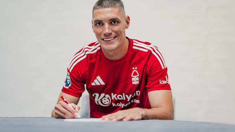 Nikola Milenkovic menandatangani kontrak bersama Nottingham Forest. (nottinghamforest.co.uk)