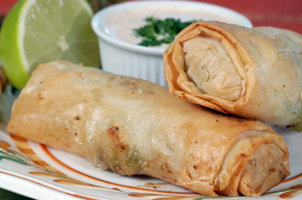 ilustrasi lumpia isi bengkuang pedas (pixabay.com/kbmars)
